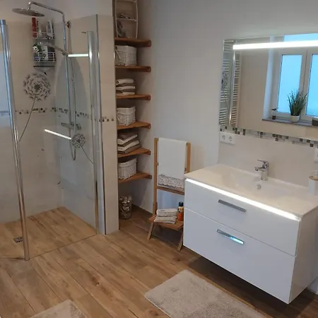 Familienfreundliches-luxus-bahnwaerterhaus