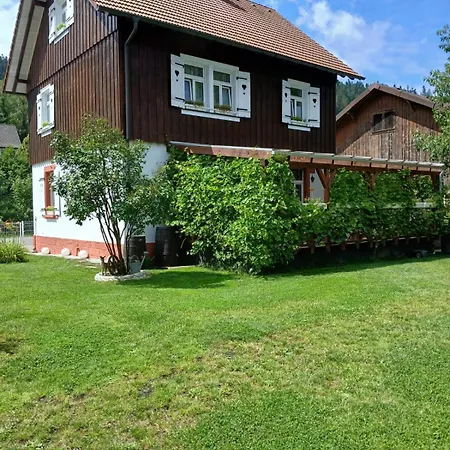 Familienfreundliches-luxus-bahnwaerterhaus * Шильтах